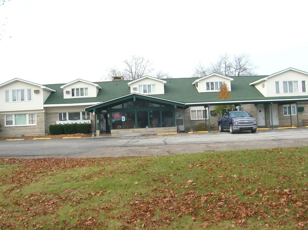 Camp Inn Lodge Oscoda Exterior photo