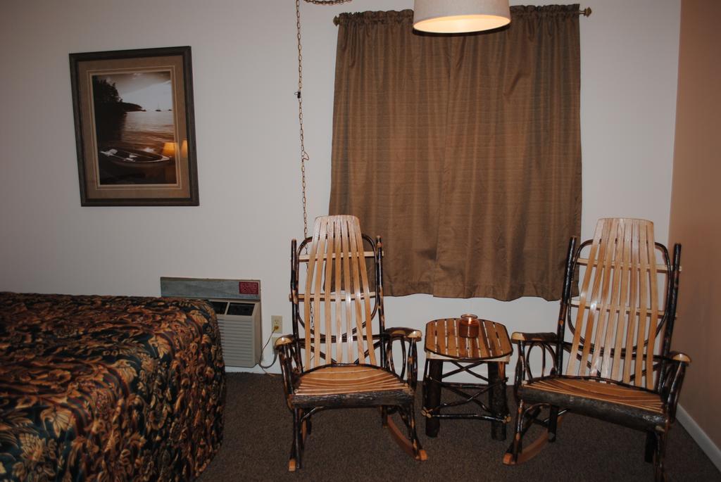 Camp Inn Lodge Oscoda Room photo