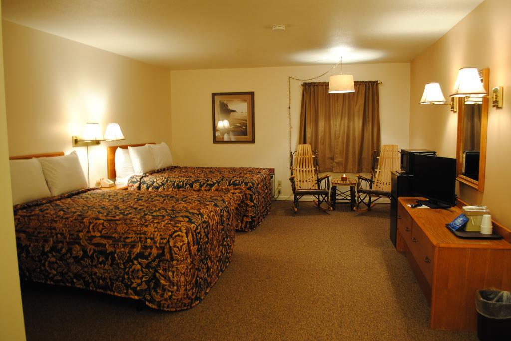 Camp Inn Lodge Oscoda Exterior photo