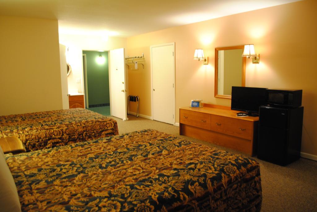 Camp Inn Lodge Oscoda Room photo